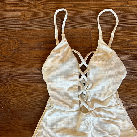 Dippin’ Daisy’s | Bliss One Piece - Picture 2 of 10